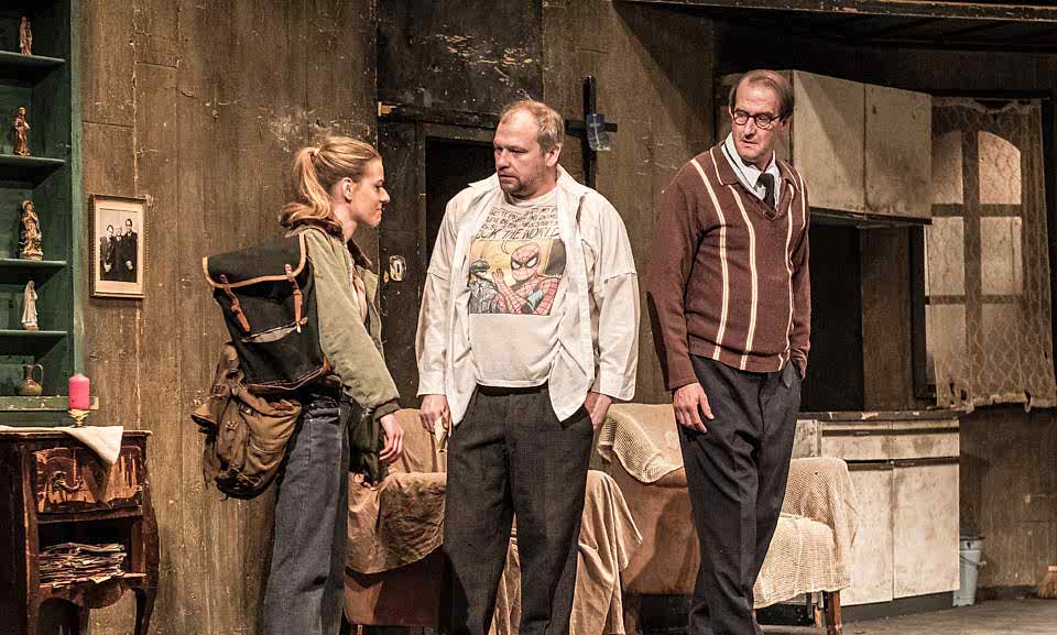 <b>Martin McDonagh: OSIŘELÝ ZÁPAD</b><br><br>Sandra Černodrinská, Marek Taclík, Jaromír Dulava<br><br>