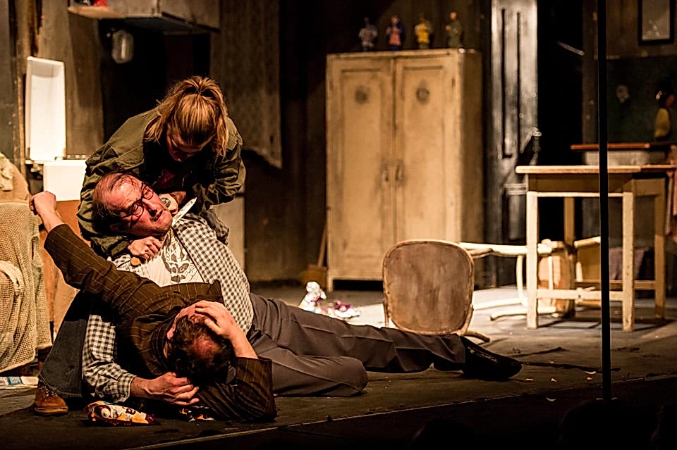 <b>Martin McDonagh: OSIŘELÝ ZÁPAD</b><br><br>Sandra Černodrinská, Jaromír Dulava, Marek Taclík<br><br>