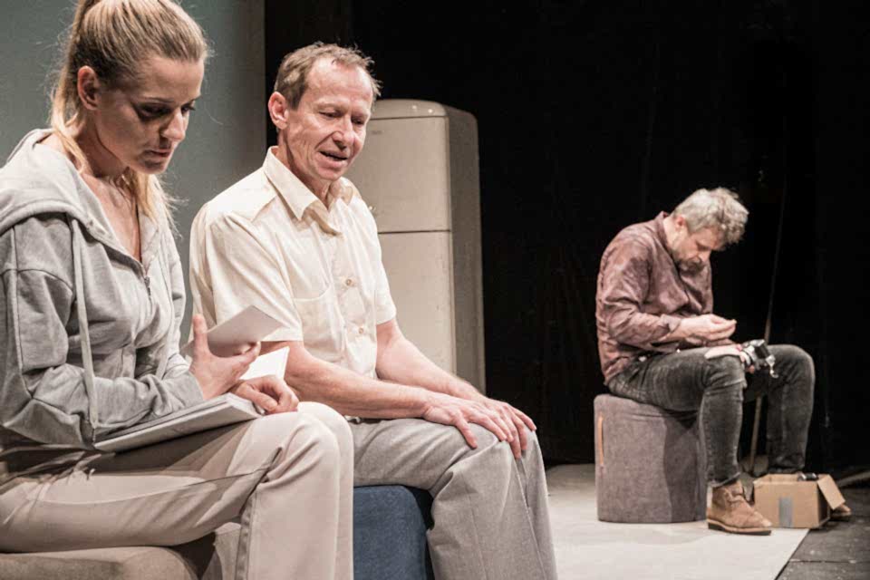 <b>Tracy Letts: LINDA VISTA</b><br><br>Sandra Černodrinská, Ondřej Malý, Vasil Fridrich

<br><br>foto:  Pavel Nesvadba