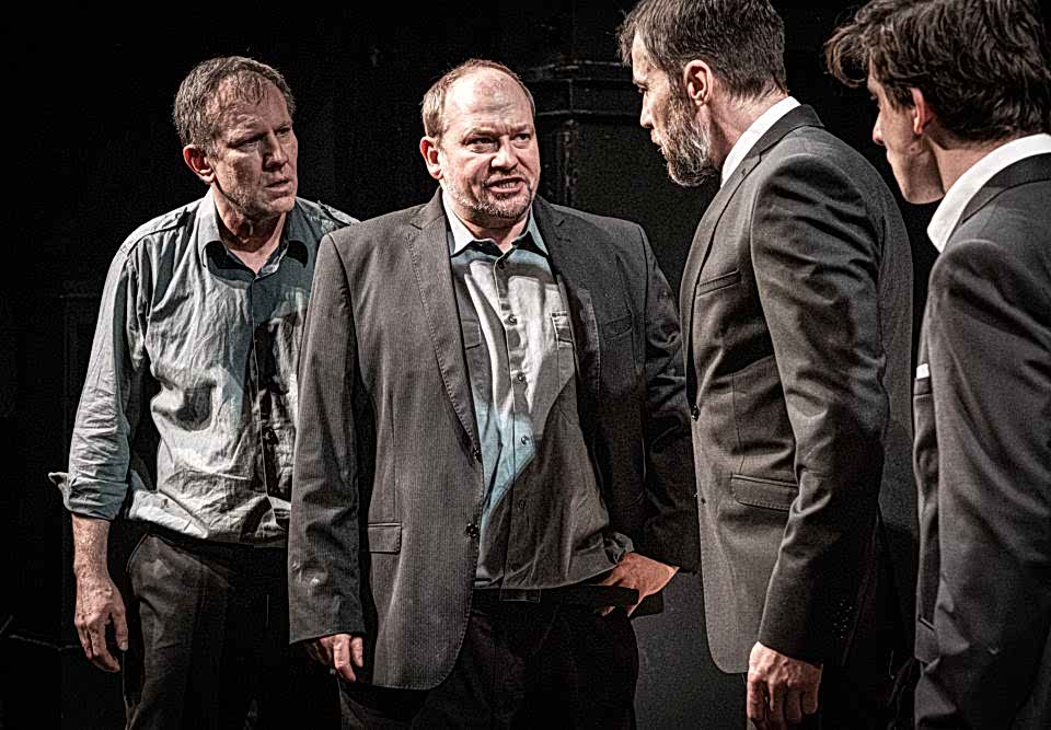 <b>William Shakespeare: MACBETH</b><br><br>Martin Finger, Marek Taclík, Bořek Slezáček, Kryštof Bartoš

<br><br>foto:  Pavel Nesvadba