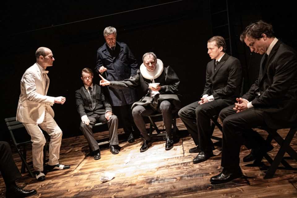 <b>William Shakespeare: MACBETH</b><br><br>Dalibor Gondík, Marek Frňka, Vasil Fridrich, Martin Finger, Viktor Zavadil, Kryštof Bartoš

<br><br>foto:  Pavel Nesvadba